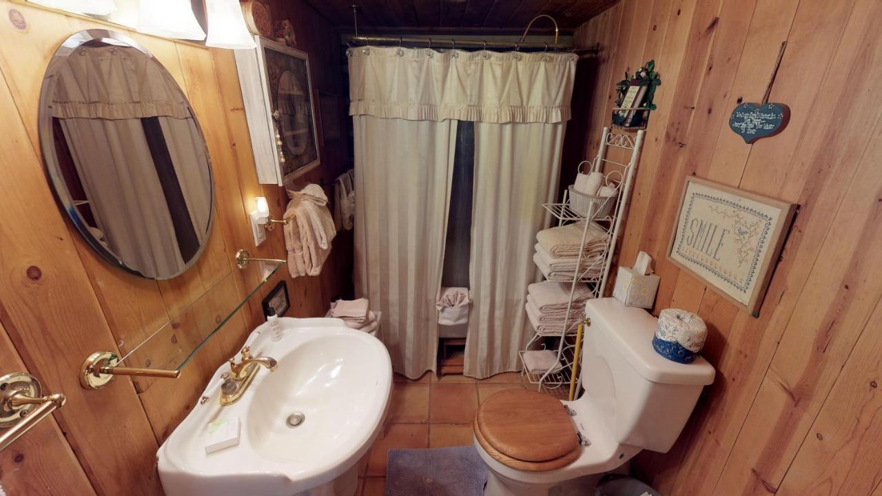 Cabin By The Creek With High Speed Wifi Ред-Ривер Экстерьер фото