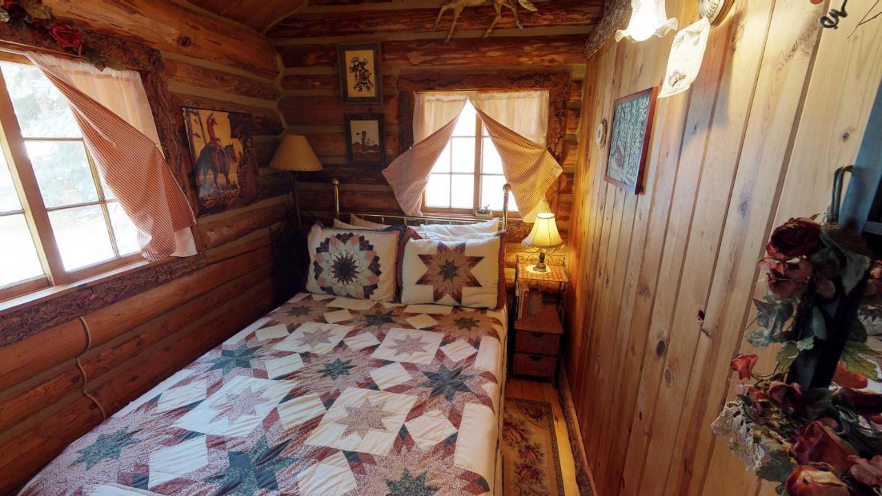 Cabin By The Creek With High Speed Wifi Ред-Ривер Экстерьер фото